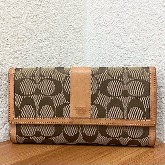 COACH Signature Jacquard Brown Canvas on Natural Leather Continental Wallet - Picture 2 of 14